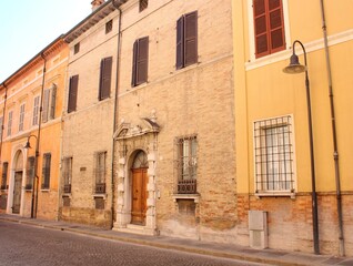 Obraz premium narrow street in ravenna italy