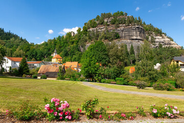 Zauberhaft-romantische Ortschaft Oybin im Zittauer Gebirge (Sachsen)