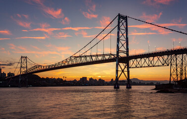 Florianopolis e a ponte Hercílio Luz no pôr-do-sol Florianópolis Santa Catarina Brasil