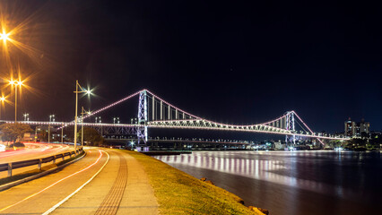 Obraz premium noite em Florianopolis e a ponte Hercílio Luz no pôr-do-sol Florianópolis Santa Catarina Brasil