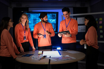 A cybersecurity team in a Security Operations Center analyzes a global threat map. They are collaborating on an incident response, tracking network intrusions in real-time.