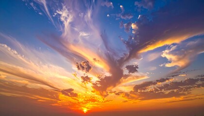 Obraz premium Dramatic sunset sky with vibrant clouds