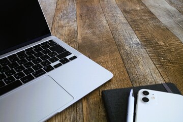 ビジネスイメージ　デスクワーク　コピースペース　3:2