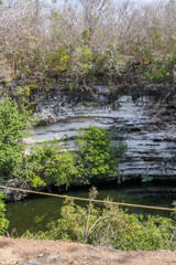 Cenote Sagrado en la Zona Arqueol&oacute;gica de Chich&eacute;n Itz&aacute;, Yucat&aacute;n, M&eacute;xico.