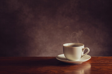 テーブルの上のホットコーヒー