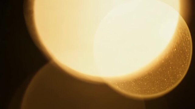 Abstract vintage gold bokeh slow motion, soft lens blur with slight flicker, warm antique camera glow effect, dreamy nostalgic overlay transition, cinematic particles dark space, ultra realistic 4K
