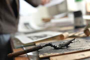 palette knife in black paint on the table