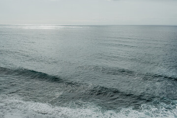 Fototapeta premium Calm Ocean Waves Under Cloudy Sky