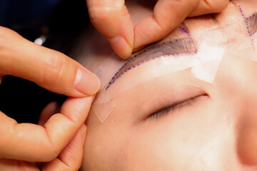 Eyebrow measurement and marking points.