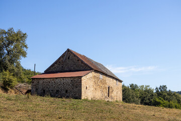 Obraz premium old barn in the countryside