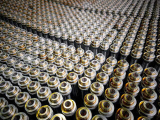 Obraz premium Rows of batteries arranged systematically in a storage facility showcasing their metallic design and uniformity