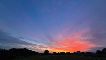 Norddeutschland am Abend - Sonnenuntergang in blau und rot