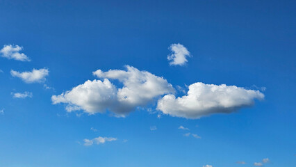 Cumulus clouds in blue sky 푸른 하늘의 적운 구름