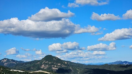 Cumulus clouds over mountain landscape 산 위에 펼쳐진 적운 구름