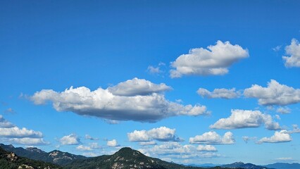Cumulus clouds over mountain landscape 산 위에 펼쳐진 적운 구름