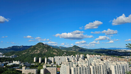 Cumulus clouds over city and mountains 도시와 산맥 위에 떠 있는 적운 구름