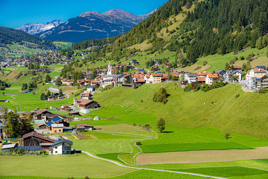 Savognin, Savognin, Berge vlnr. Tschepp, Ringelspitz, Piz Scalottas, Piz Danis
