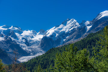 Blick auf den Piz Bernina bei klarer Bergluft