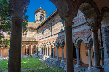 I / Lago di Como / Piona; Kreuzgang im Zisterzienser-Kloster Santa Maria di Piona auf der Halbinsel Olgiasca am Comer See