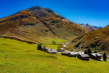CH / Kanton Graubünden / Avers, im Talende bei Juf; hochalpine, pittoreske Alpenlandschaft; auf dem Dach Europas; auf 2200 Meter Höhe die höchstgelegene europäische Siedlung die ganzjährig bewohnt ist