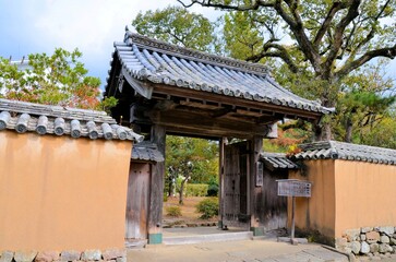 学習館 藩校の門