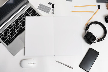 blank clipboard with a pen on the table