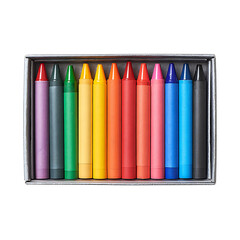 Naklejka premium A rainbow of crayons neatly arranged in a silver box perfect for coloring art projects and unleashing your creative potential