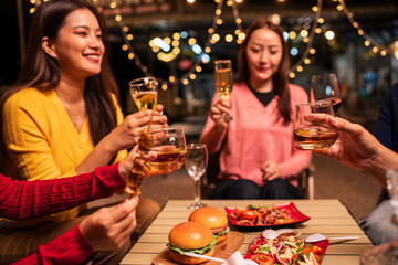 Celebrate whisky at an intimate party at a camping restaurant. A group celebration.	