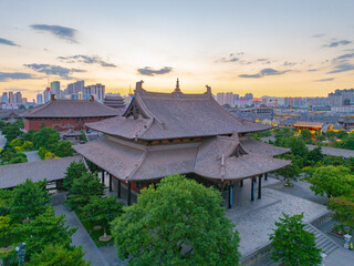 Obraz premium Aerial photography of Huayan Temple in Datong, Shanxi, China on a sunny summer day with fiery clouds
