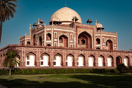 A breathtaking exterior view of Humayun's Tomb in New Delhi, India. This UNESCO World Heritage site is renowned as the first garden-tomb in the Indian subcontinent and a primary inspiration for the Ta