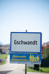 Obraz premium Ortsschild von Gschandt