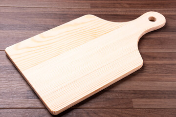 木目テーブルとカッティングボード