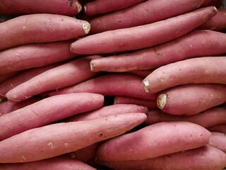 日本の小さいさつまいものアップ（あまはづき）