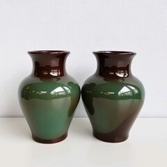 Title:
Two ceramic vases with dark brown tops and green-to-brown gradient bottoms on white surface