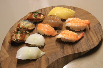 집에서 먹는 모듬 초밥