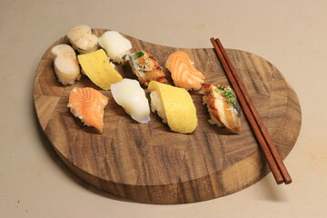 집에서 먹는 모듬 초밥
