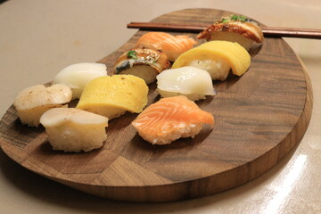 집에서 먹는 모듬 초밥