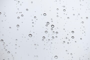 Gotas lluvia en cristal 