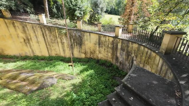  the large aviary in Pratolino,Italy