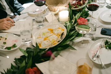 Fototapeta premium Festive dinner gathering with a variety of dishes and drinks on elegantly set table