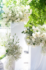 White floral bouquet with roses and daisies arranged in elegant vase for wedding table decoration, natural fresh flowers as romantic festive centerpiece for ceremony, celebration and reception event