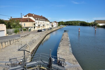 Entrée de l'écluse à Gray (Haute-Saône)