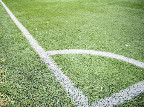 Imagen de un campo de futbol con pasto verde ideal para fondos de texturas