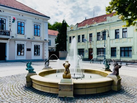 S&aacute;rv&aacute;r, Old Town and Musical Fountain, Hungary