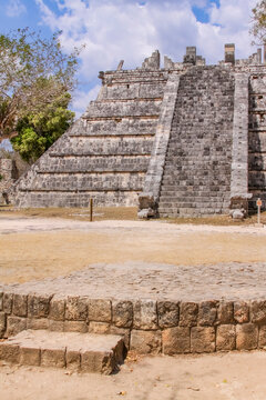 El Osario, Tumba del Gran Sacerdote, Zona Arqueol&oacute;gica de Chich&eacute;n Itz&aacute;, Yucat&aacute;n, M&eacute;xico.