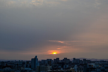 都市の夜明け　神戸市東灘区のビルの高層階から芦屋訪問を臨む