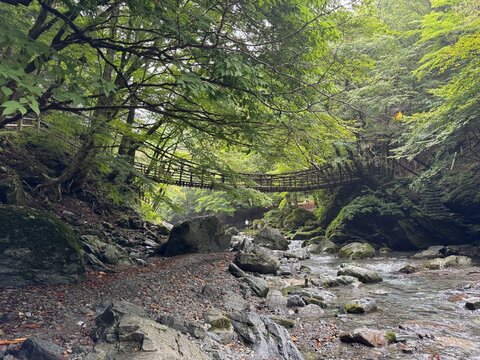 川