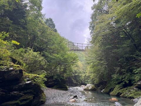 川