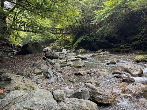 川
