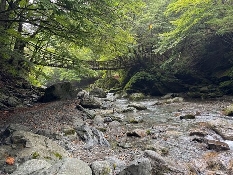 川